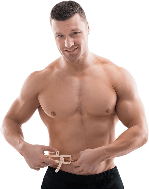 Uomo con muscoli scolpiti grazie a Fast Burn Extreme e allenamento intenso.