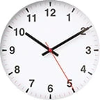 Mano massaggia Osteflex gel sulla pelle, per l'applicazione quotidiana.